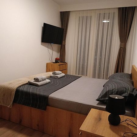 18Th & 16H Floor Secure Luxury Condos With Pool & Fitness Included In Price 斯科普里 外观 照片