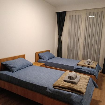18Th & 16H Floor Secure Luxury Condos With Pool & Fitness Included In Price 斯科普里 外观 照片
