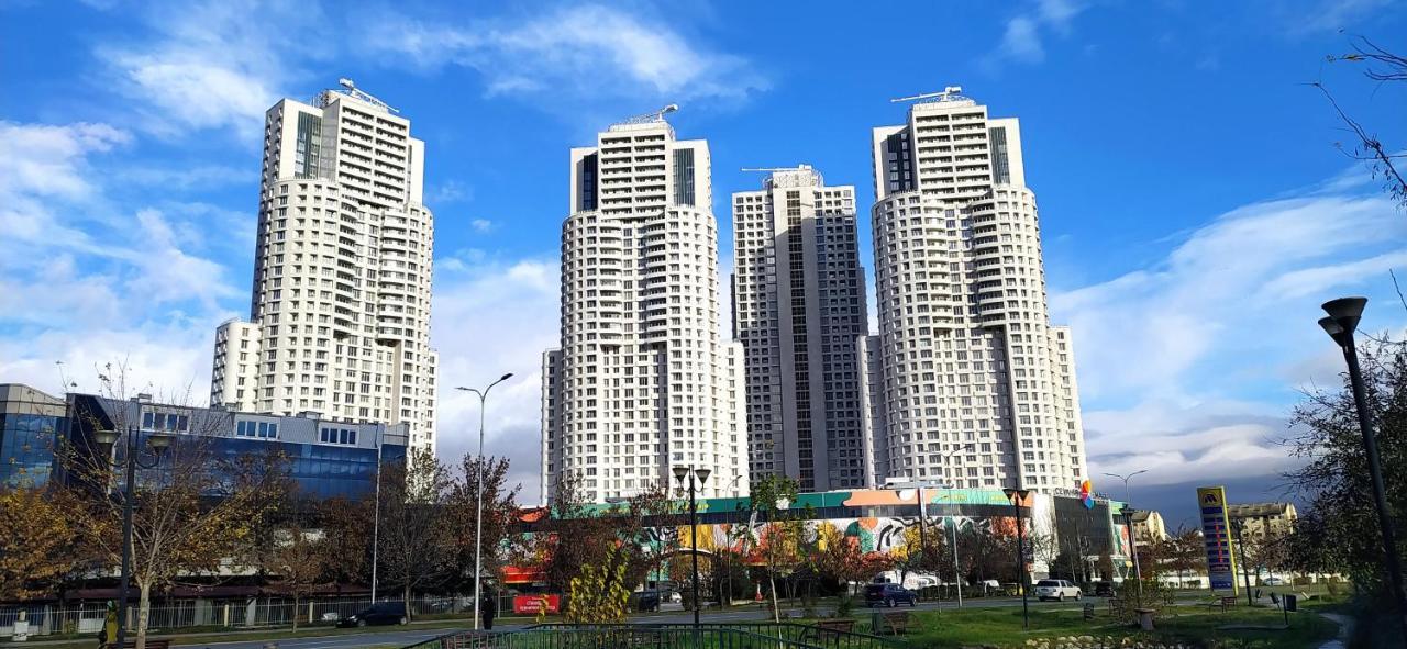 18Th & 16H Floor Secure Luxury Condos With Pool & Fitness Included In Price 斯科普里 外观 照片