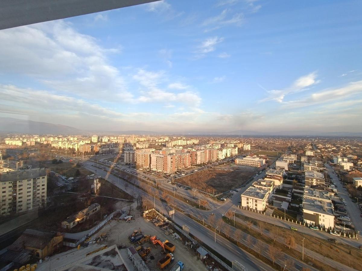 18Th & 16H Floor Secure Luxury Condos With Pool & Fitness Included In Price 斯科普里 外观 照片