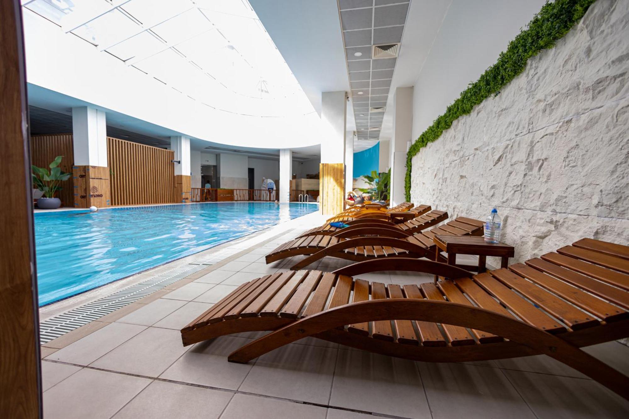 18Th & 16H Floor Secure Luxury Condos With Pool & Fitness Included In Price 斯科普里 外观 照片