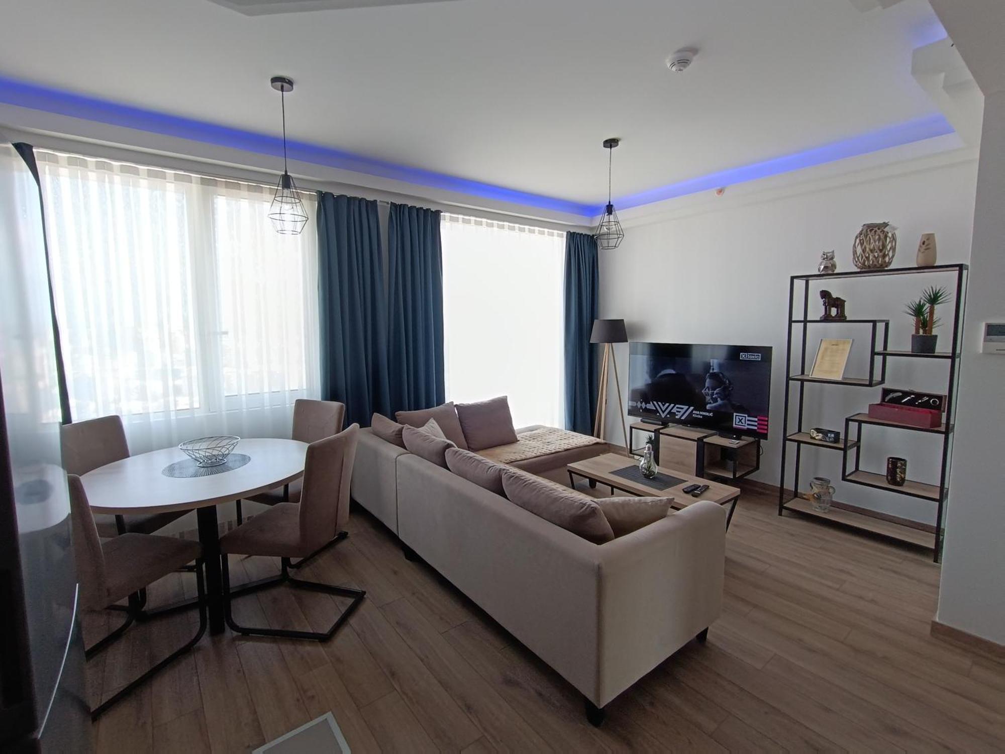 18Th & 16H Floor Secure Luxury Condos With Pool & Fitness Included In Price 斯科普里 外观 照片