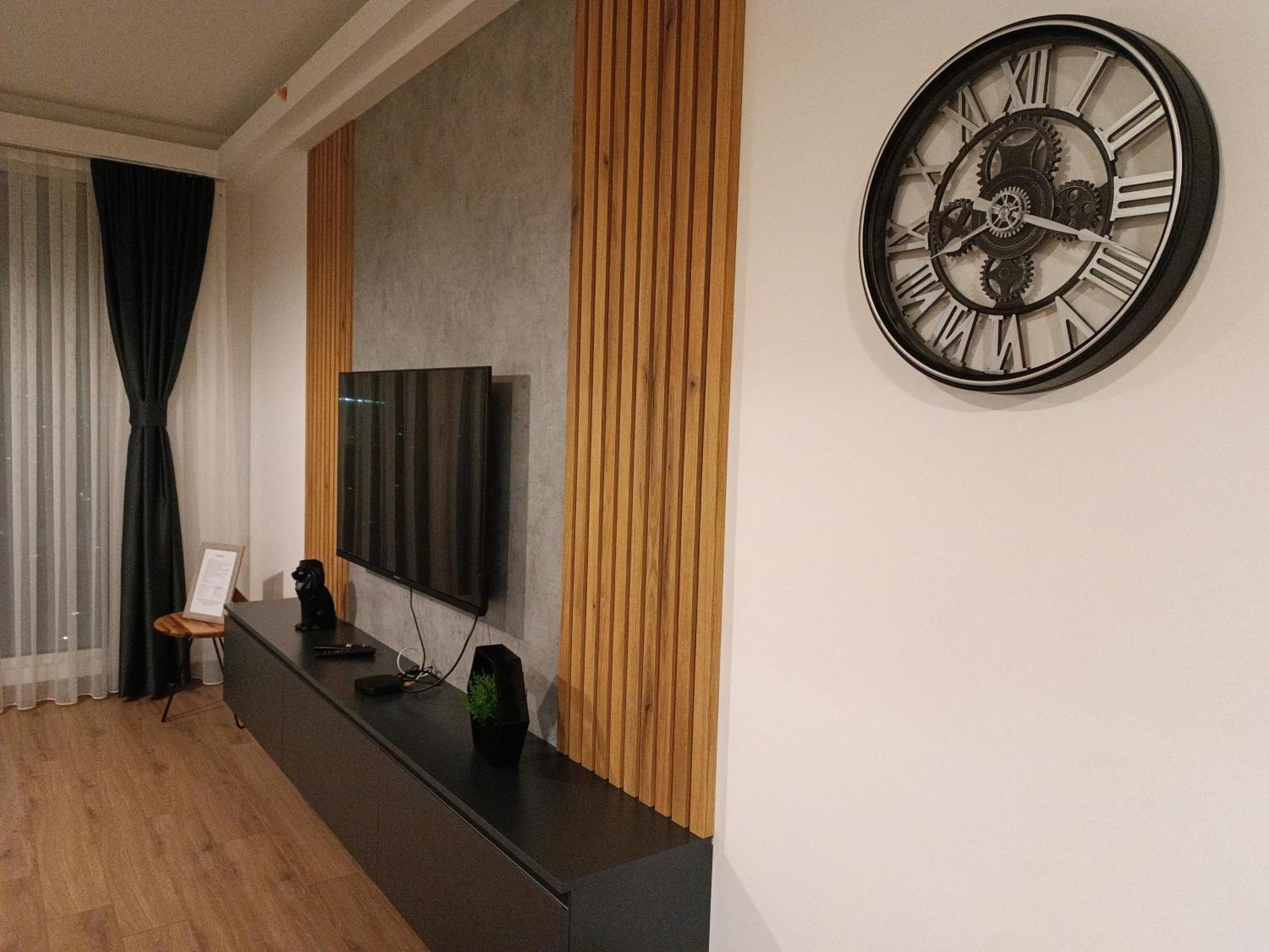 18Th & 16H Floor Secure Luxury Condos With Pool & Fitness Included In Price 斯科普里 外观 照片