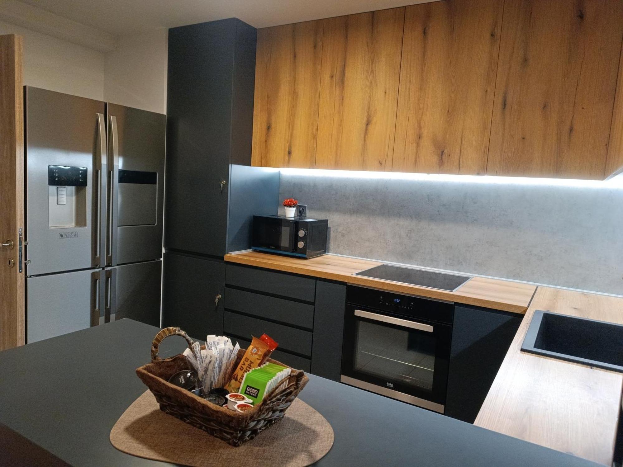 18Th & 16H Floor Secure Luxury Condos With Pool & Fitness Included In Price 斯科普里 外观 照片
