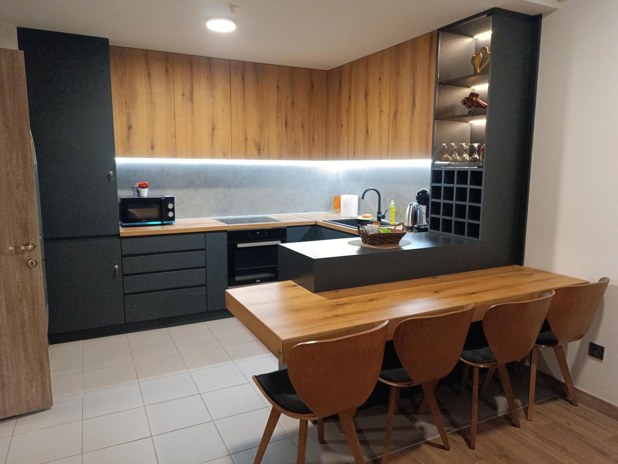 18Th & 16H Floor Secure Luxury Condos With Pool & Fitness Included In Price 斯科普里 外观 照片