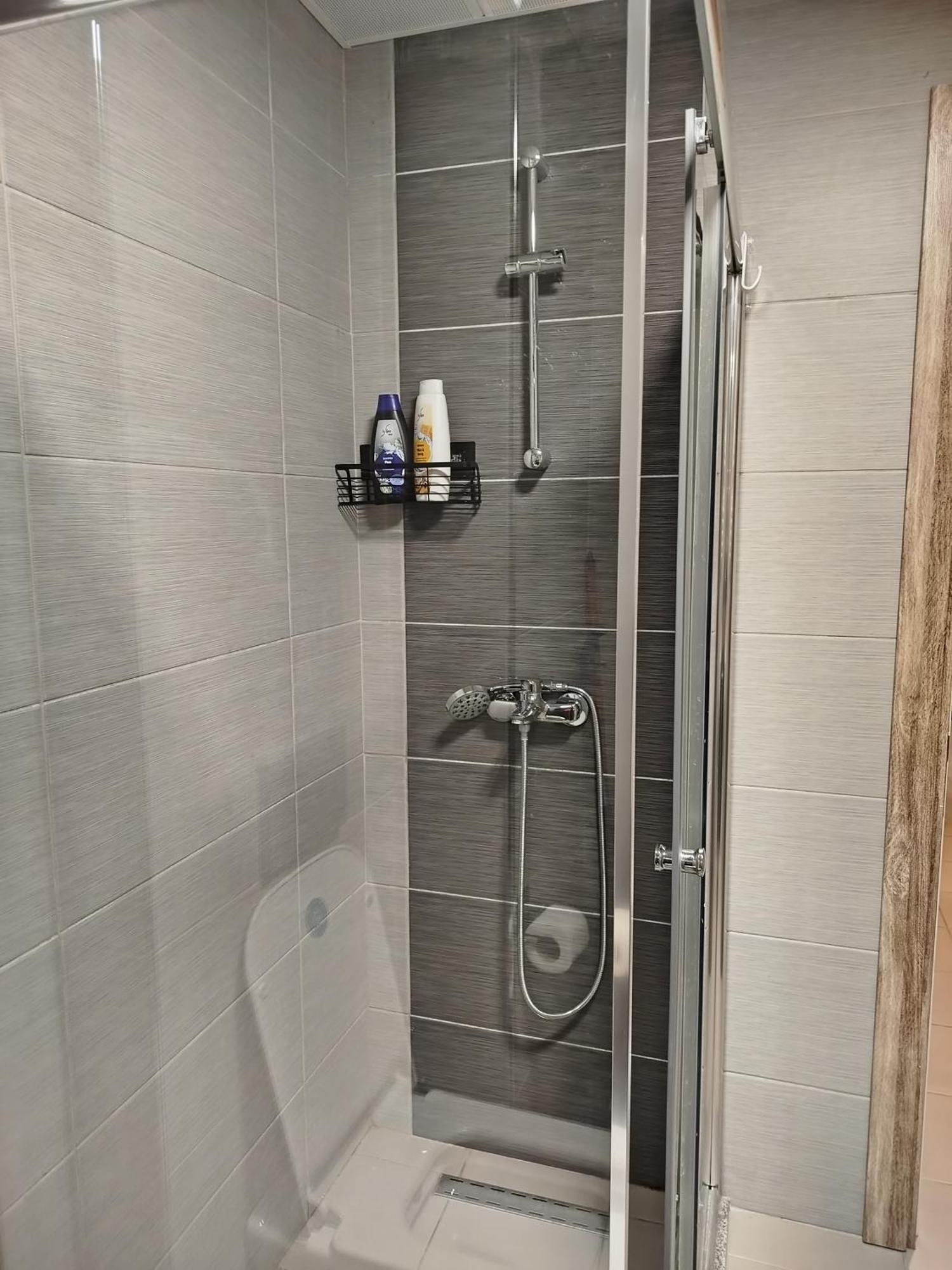 18Th & 16H Floor Secure Luxury Condos With Pool & Fitness Included In Price 斯科普里 外观 照片