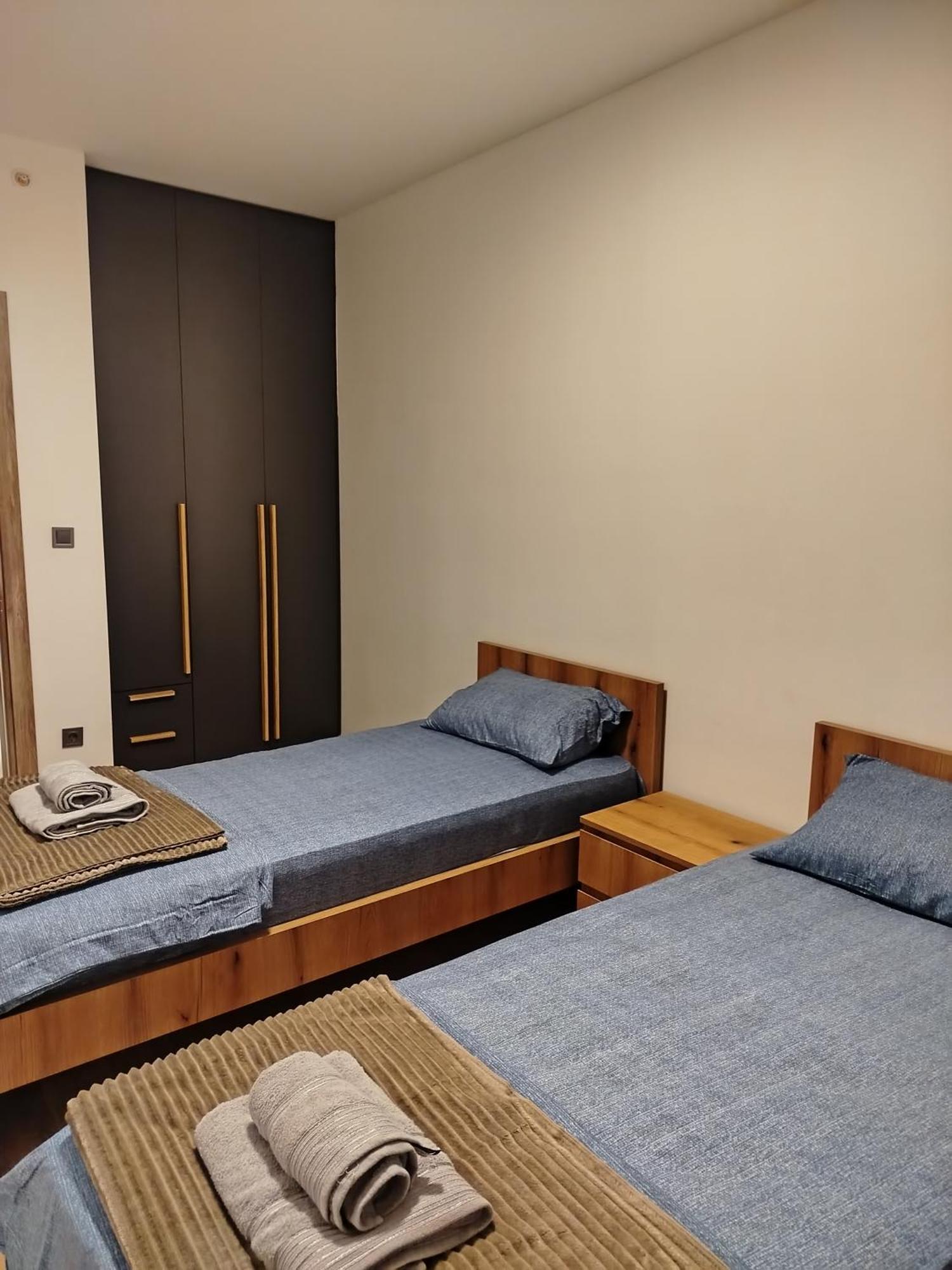 18Th & 16H Floor Secure Luxury Condos With Pool & Fitness Included In Price 斯科普里 外观 照片