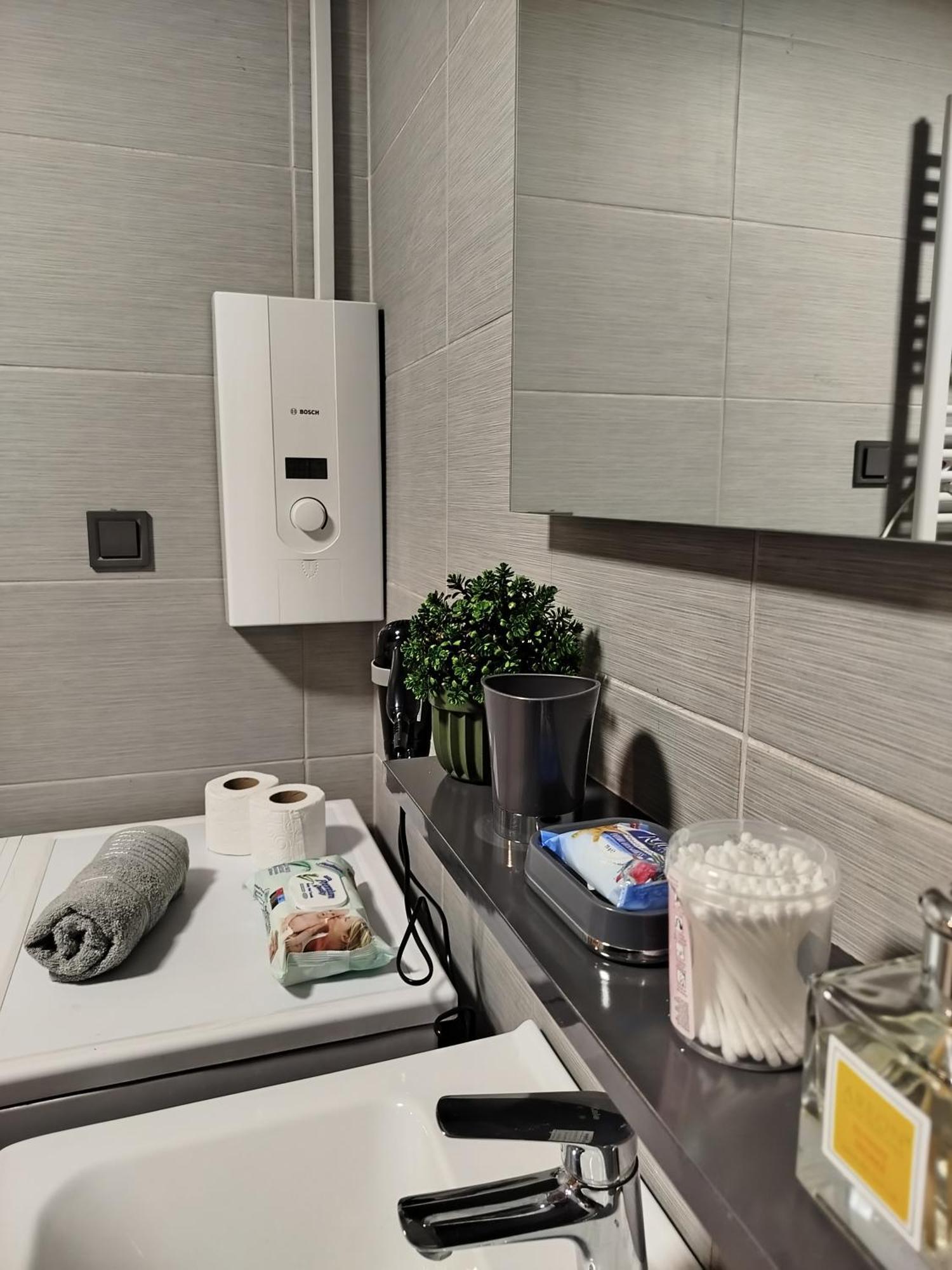 18Th & 16H Floor Secure Luxury Condos With Pool & Fitness Included In Price 斯科普里 外观 照片