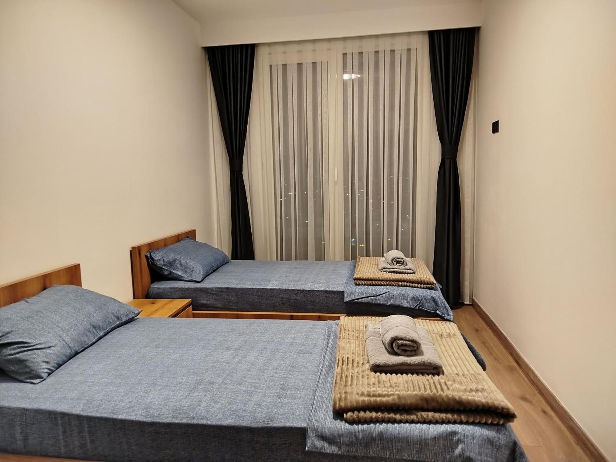 18Th & 16H Floor Secure Luxury Condos With Pool & Fitness Included In Price 斯科普里 外观 照片
