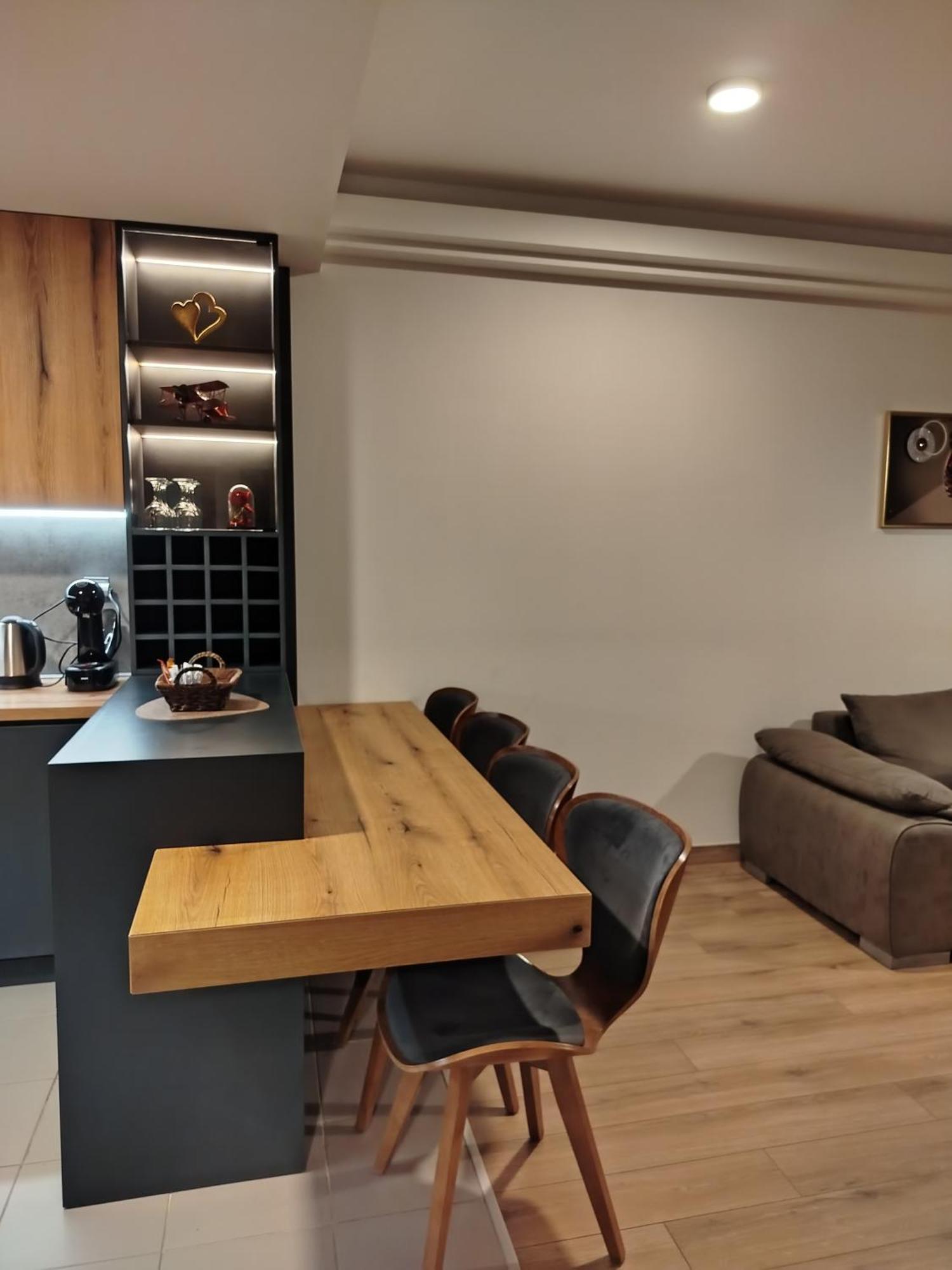 18Th & 16H Floor Secure Luxury Condos With Pool & Fitness Included In Price 斯科普里 外观 照片