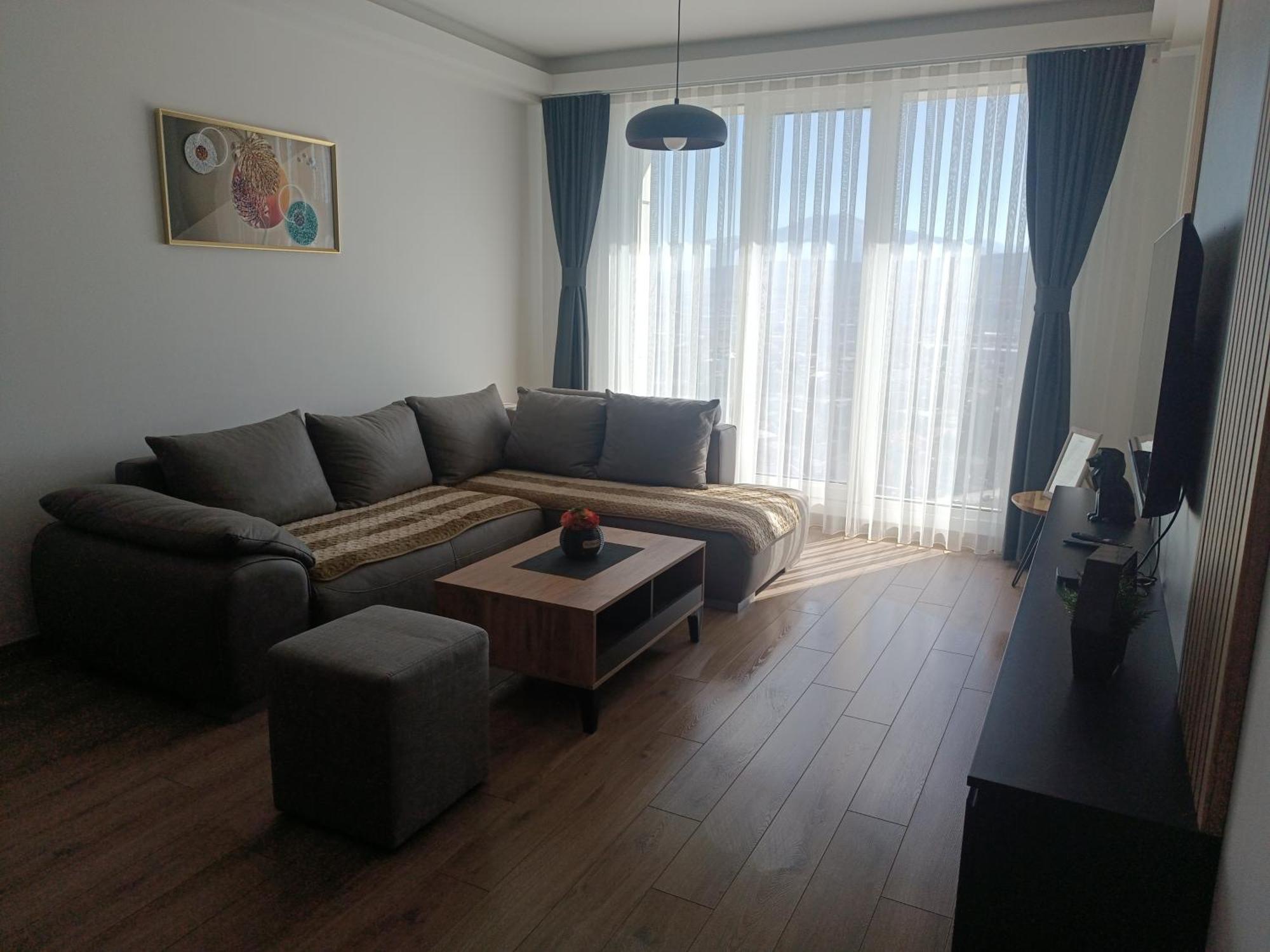 18Th & 16H Floor Secure Luxury Condos With Pool & Fitness Included In Price 斯科普里 外观 照片